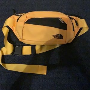 LIKE NEW The North Face Bozer fanny pack(bag)